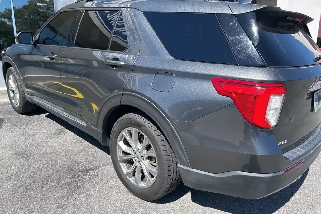 2020 Ford Explorer XLT photo 1