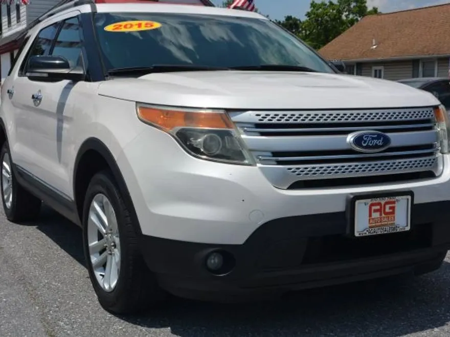 2015 Ford Explorer XLT Sport photo 1