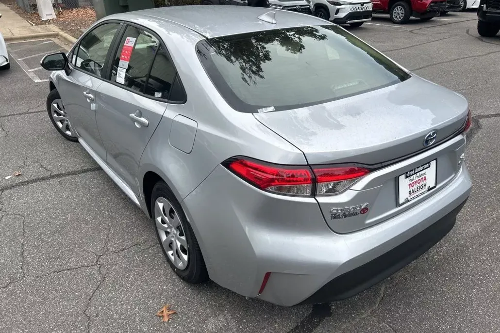 2025 Toyota Corolla Hybrid LE photo 1