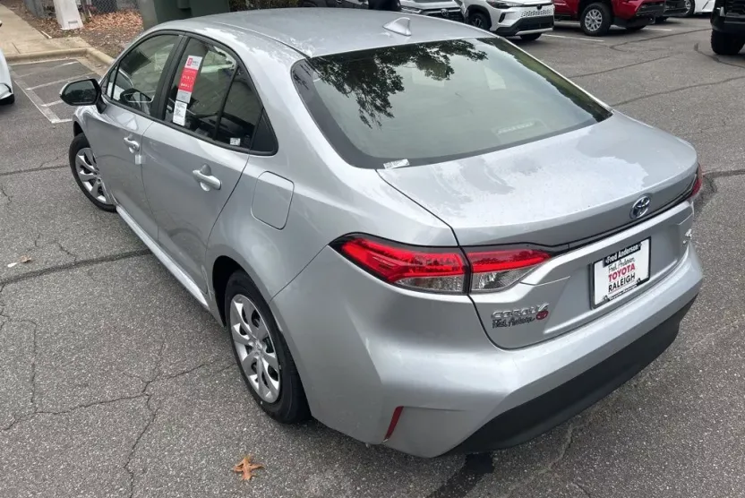 2025 Toyota Corolla Hybrid LE photo 1