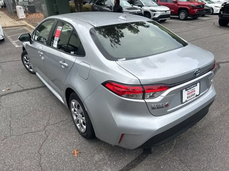 2025 Toyota Corolla Hybrid LE photo 1