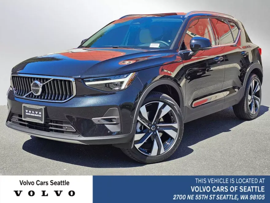 2025 Volvo XC40 photo 1