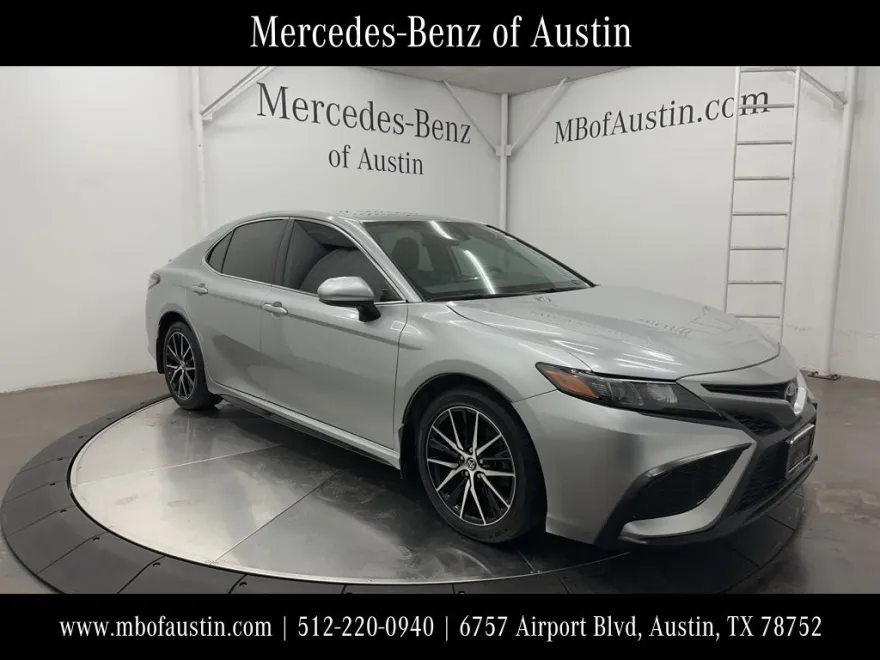 2021 Toyota Camry SE photo 1