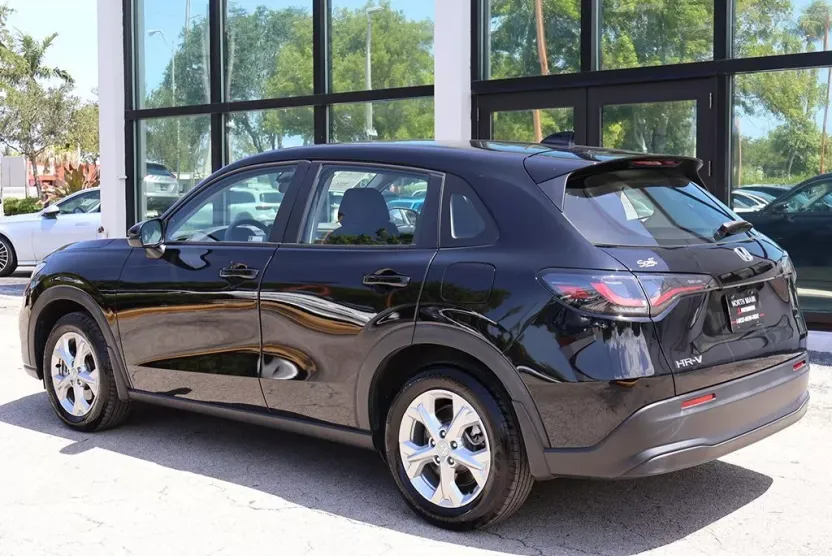 2023 Honda HR-V LX photo 1