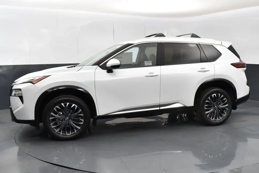 2025 Nissan Rogue Platinum photo 1