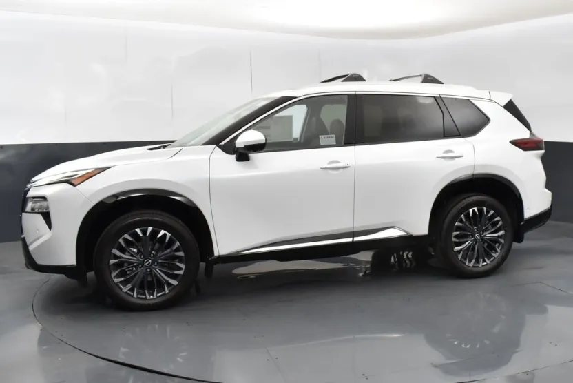 2025 Nissan Rogue Platinum photo 1