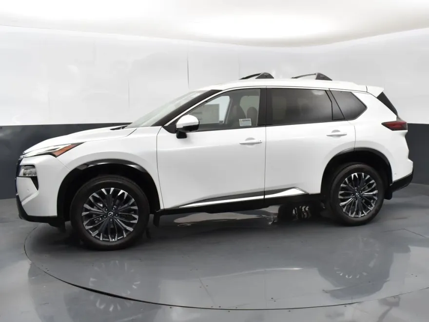 2025 Nissan Rogue Platinum photo 1