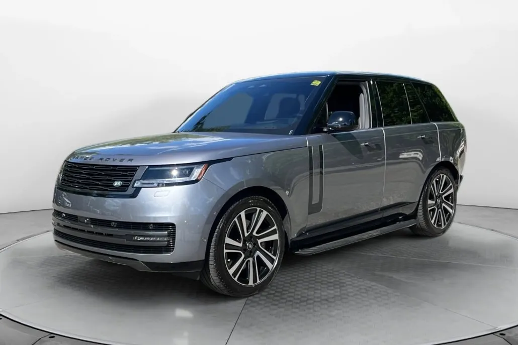 2023 Land Rover Range Rover SE photo 1