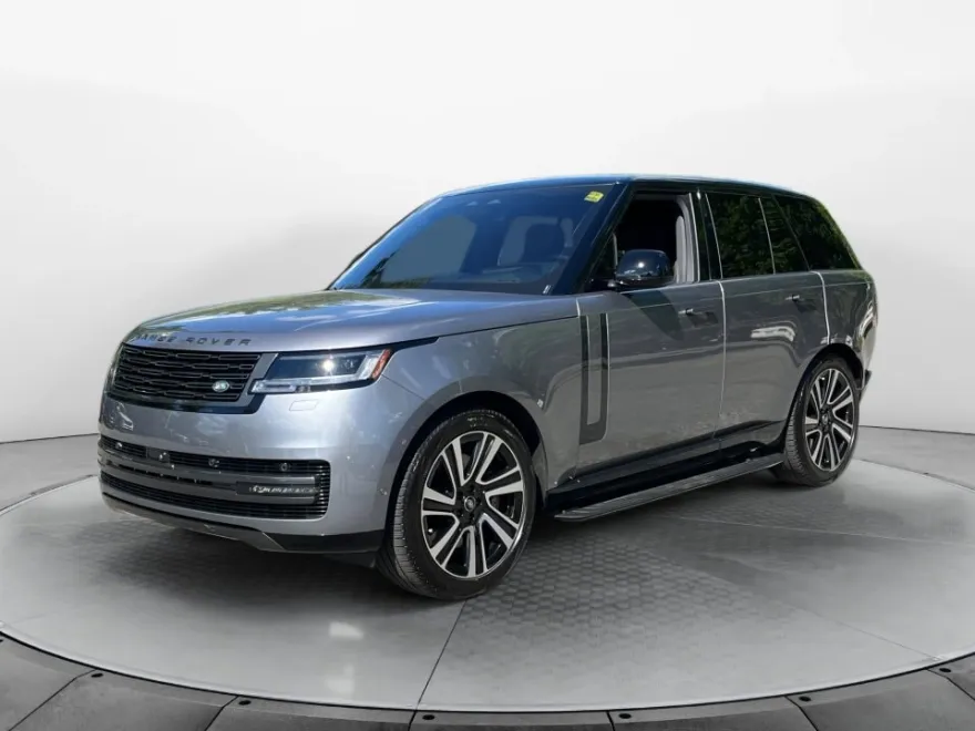 2023 Land Rover Range Rover SE photo 1