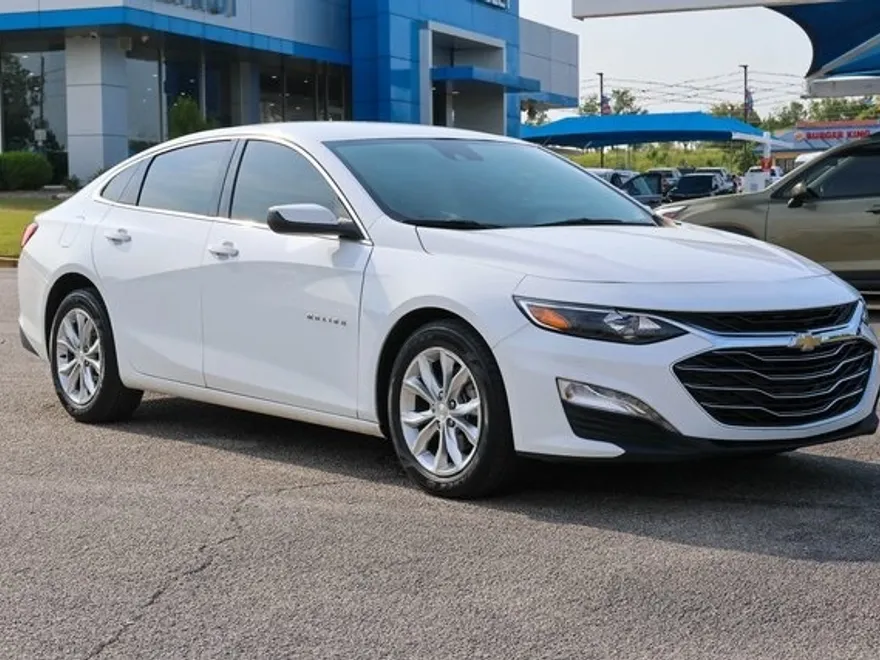 2024 Chevrolet Malibu 1LT photo 1