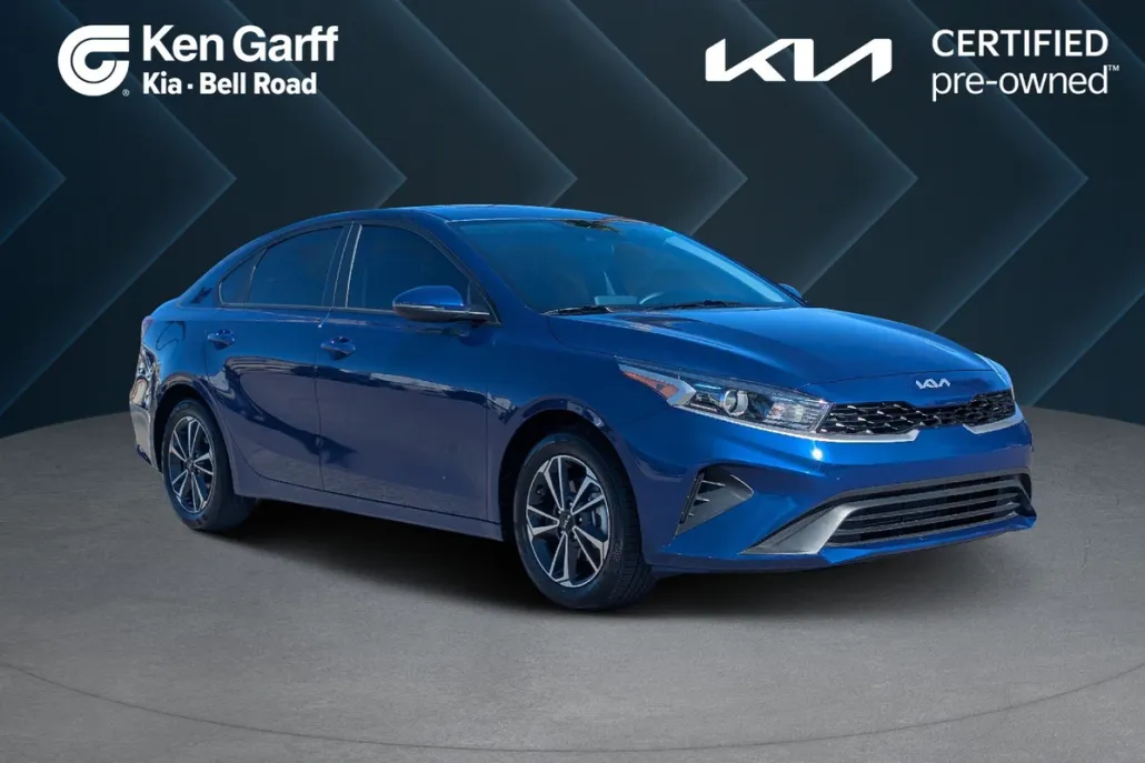 2023 Kia Forte LXS photo 1
