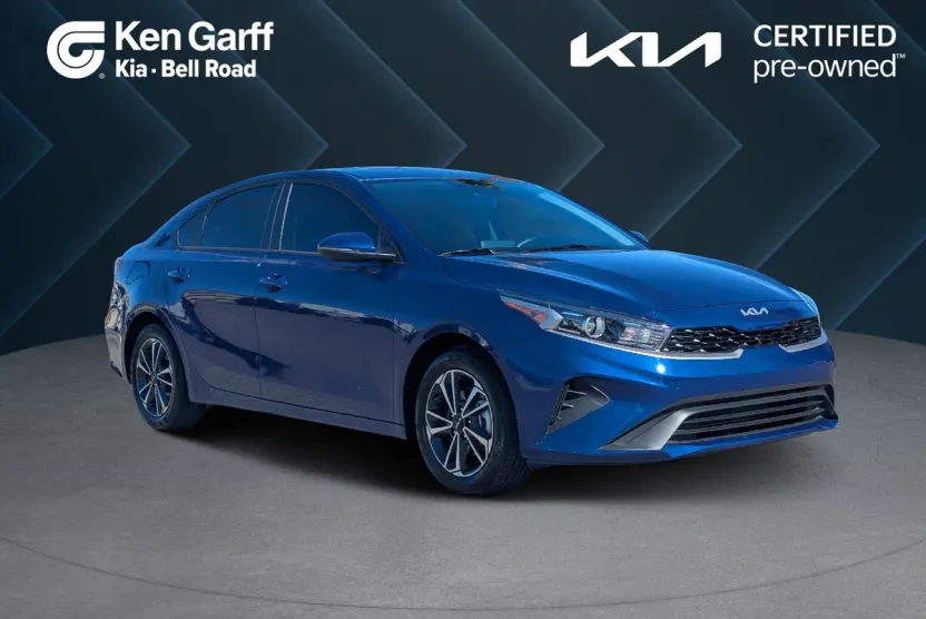 2023 Kia Forte LXS photo 1