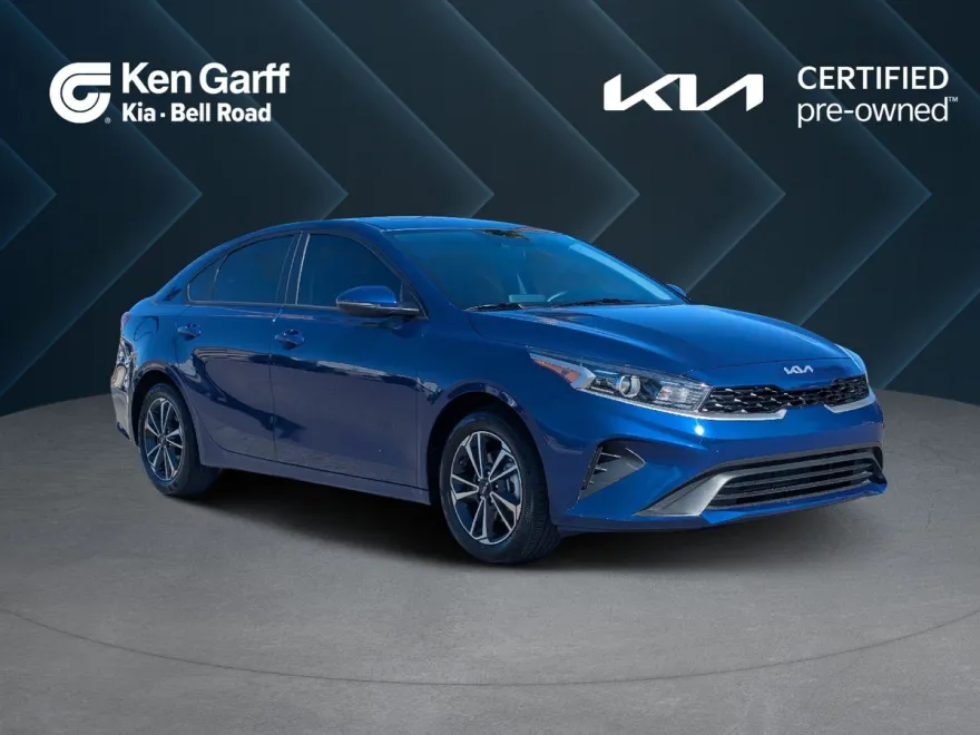 2023 Kia Forte LXS photo 1