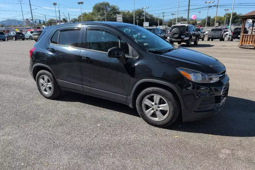 2020 Chevrolet Trax LS photo 1