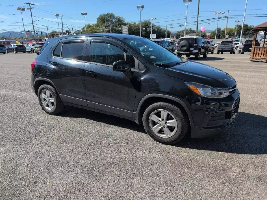 2020 Chevrolet Trax LS photo 1