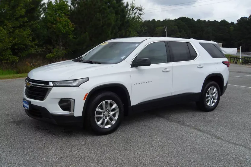 2022 Chevrolet Traverse LS photo 1