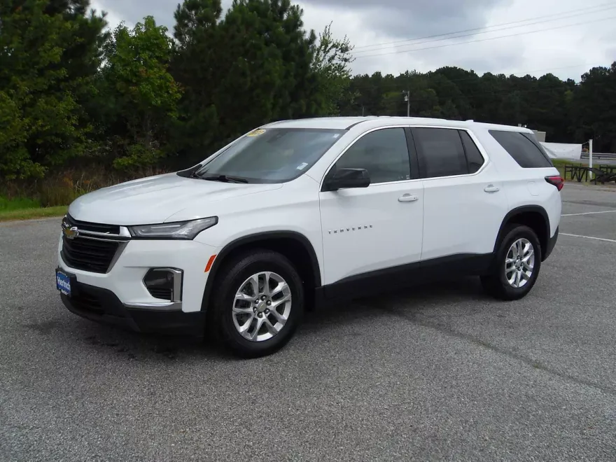 2022 Chevrolet Traverse LS photo 1