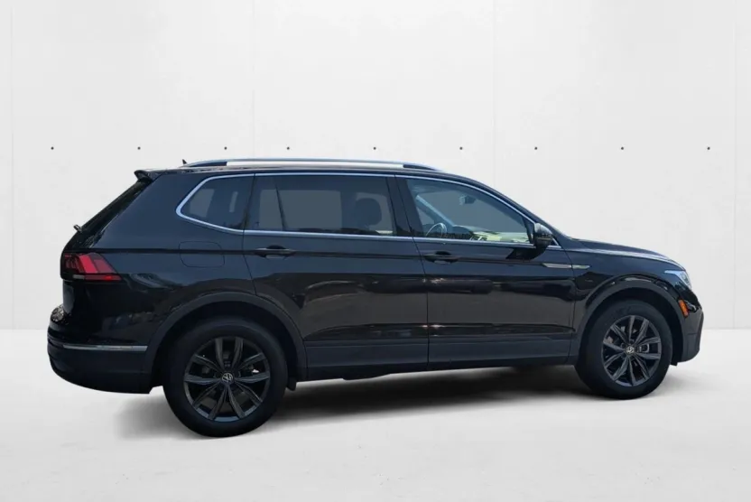 2024 Volkswagen Tiguan SE R-Line Black Sport photo 1