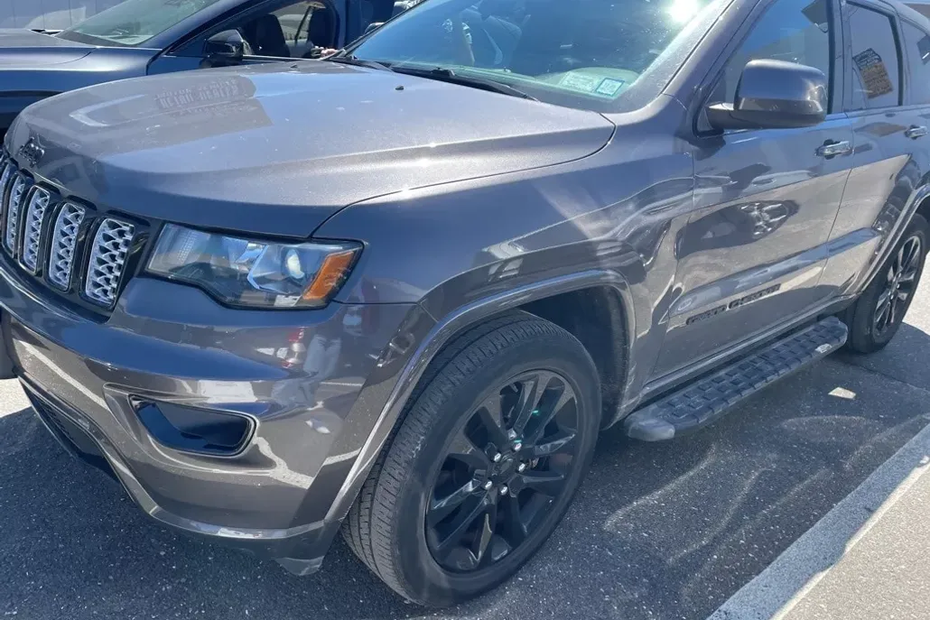 2021 Jeep Grand Cherokee Laredo X photo 1