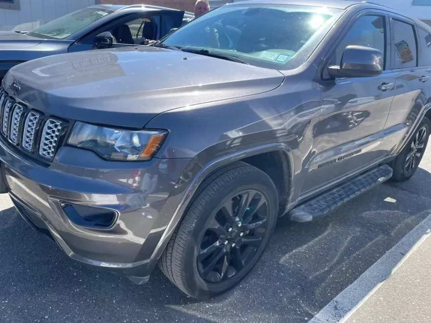 2021 Jeep Grand Cherokee Laredo X photo 1