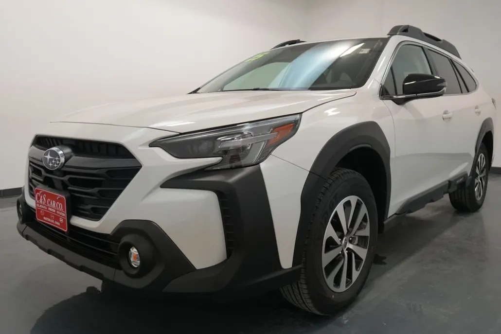 2025 Subaru Outback Premium photo 1