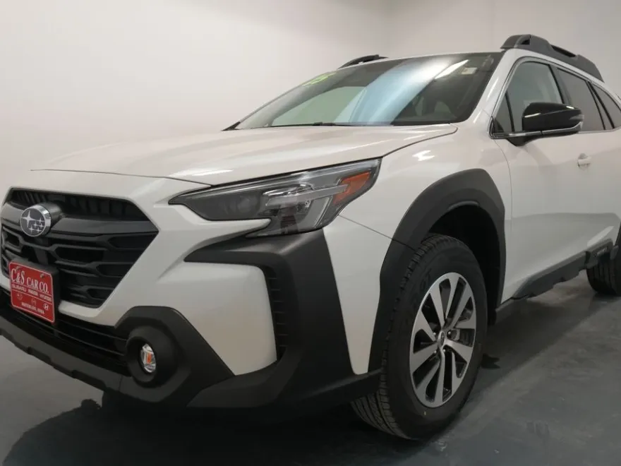 2025 Subaru Outback Premium photo 1