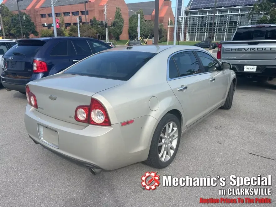 2009 Chevrolet Malibu LTZ photo 2