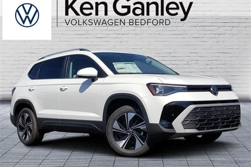2025 Volkswagen Taos SE photo 1