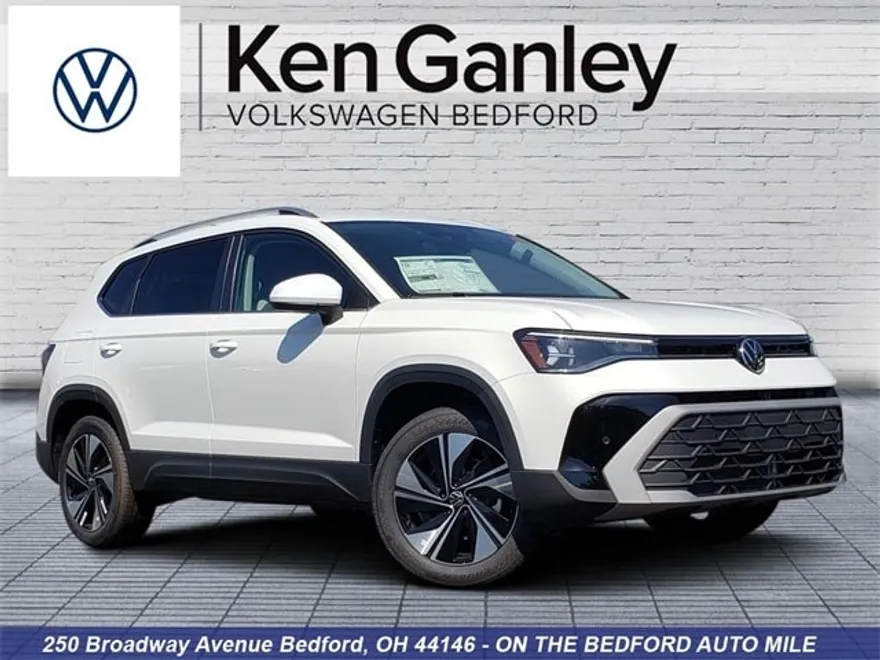 2025 Volkswagen Taos SE photo 1