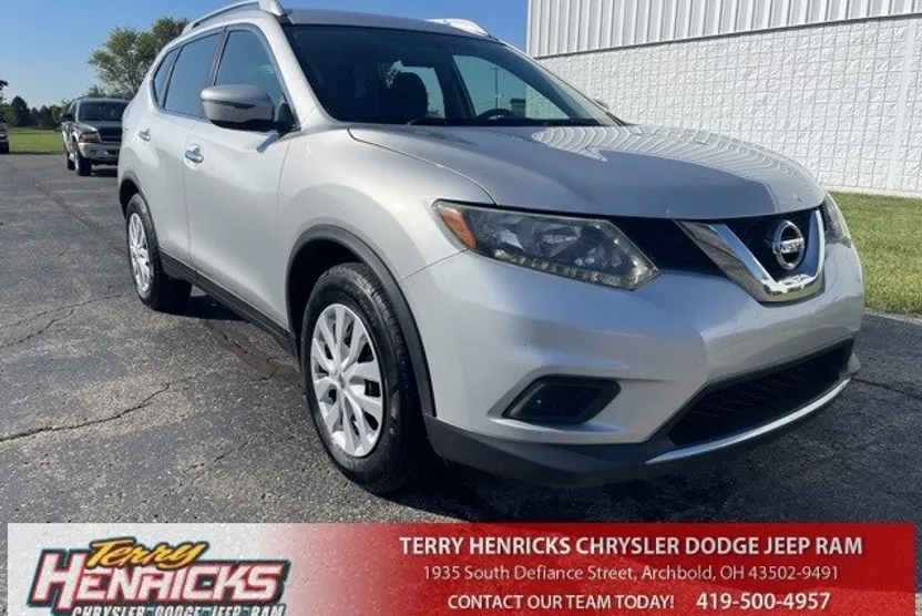 2016 Nissan Rogue SV photo 1