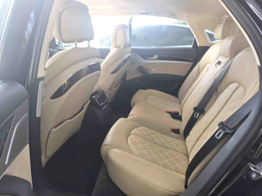 2014 Audi S8 4.0T photo 1