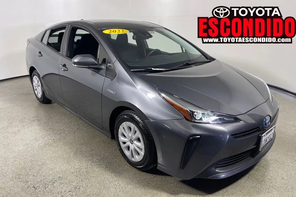 2022 Toyota Prius L photo 1