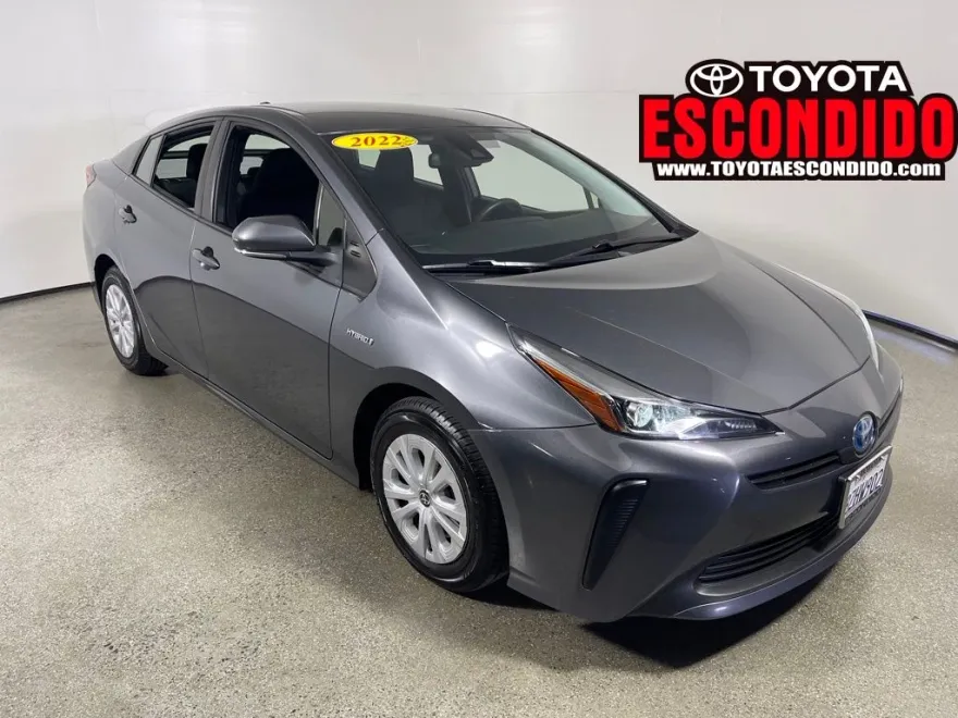 2022 Toyota Prius L photo 1
