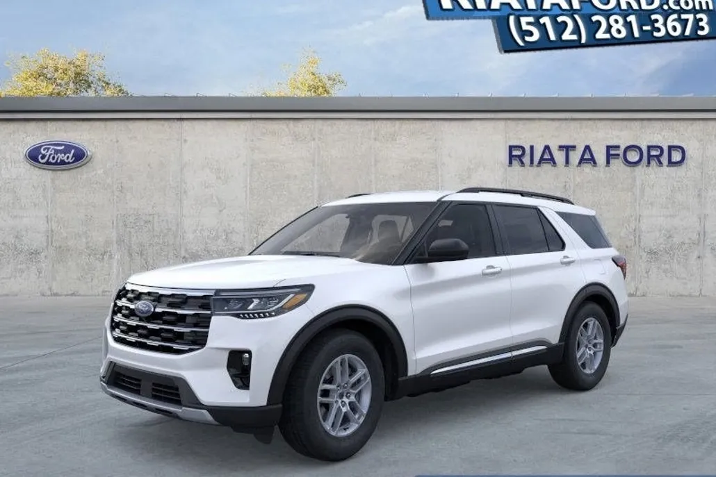 2025 Ford Explorer photo 1
