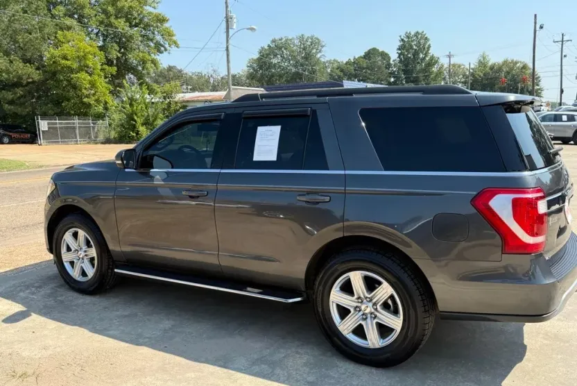 2019 Ford Expedition XLT photo 1