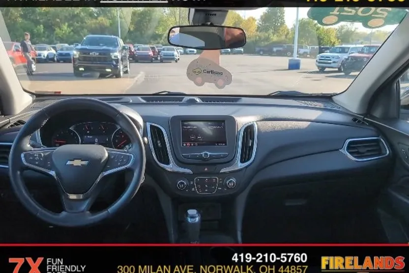 2021 Chevrolet Equinox LT photo 1