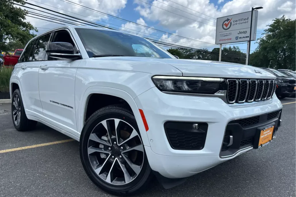 2023 Jeep Grand Cherokee Overland photo 1