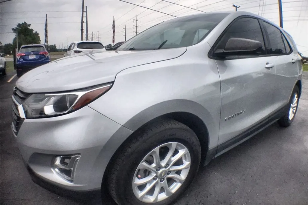 2018 Chevrolet Equinox LS photo 1