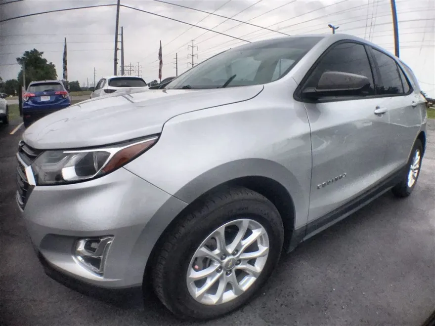 2018 Chevrolet Equinox LS photo 1
