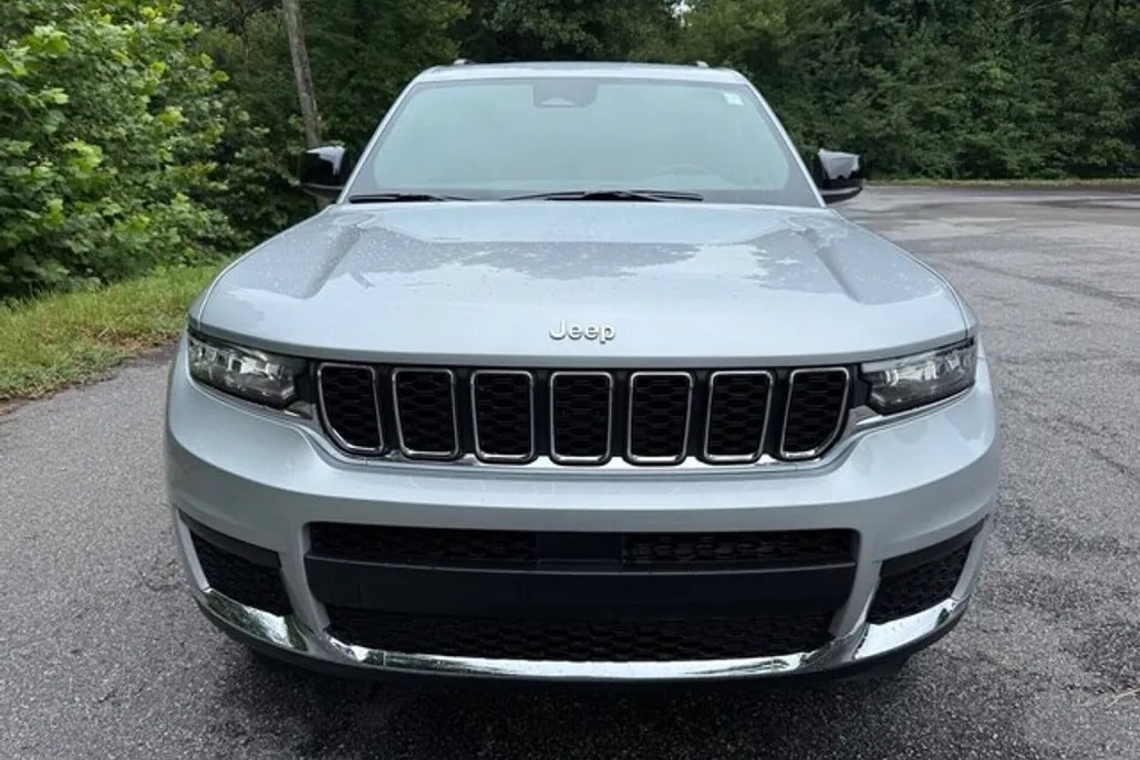 2025 Jeep Grand Cherokee Laredo photo 1
