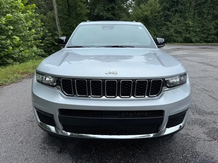 2025 Jeep Grand Cherokee Laredo photo 1