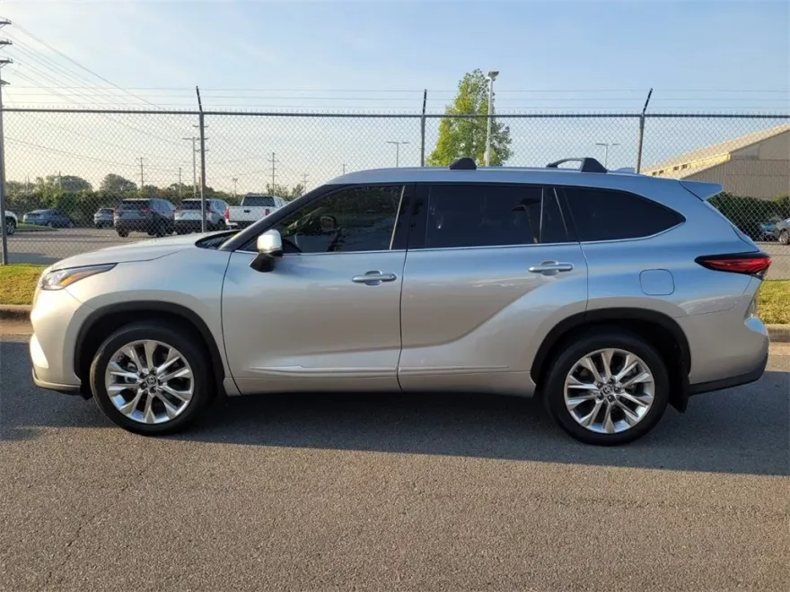 2023 Toyota Highlander Hybrid Limited photo 1