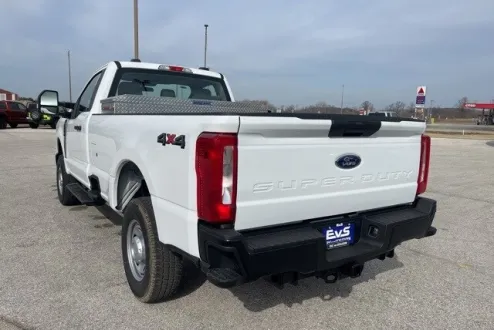2025 Ford F-250 photo 3
