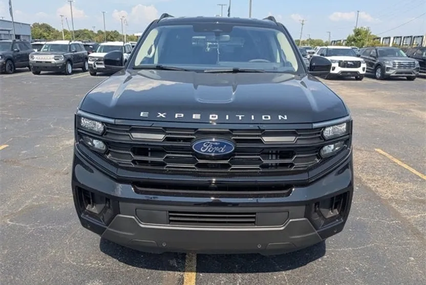 2025 Ford Expedition MAX photo 1