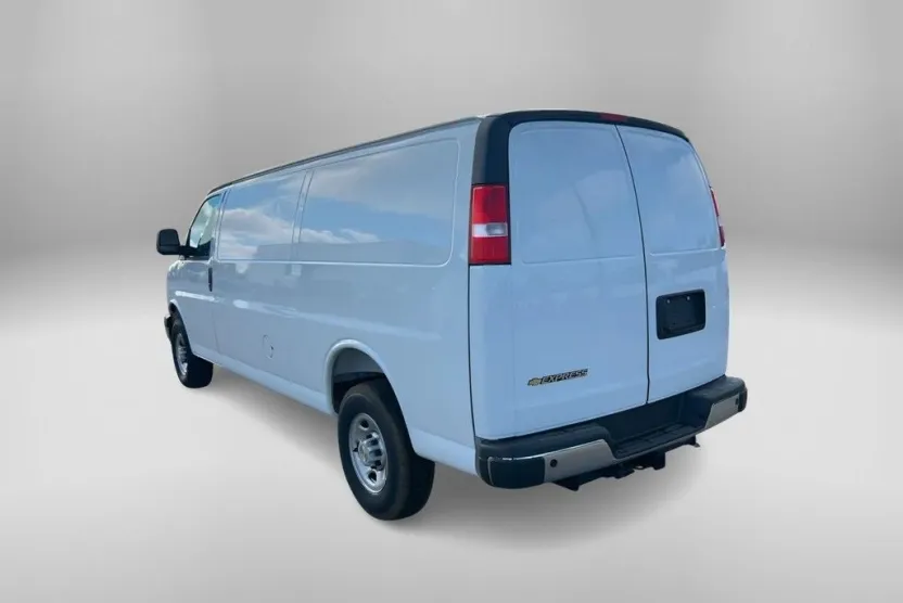 2025 Chevrolet Express Cargo 2500 photo 1