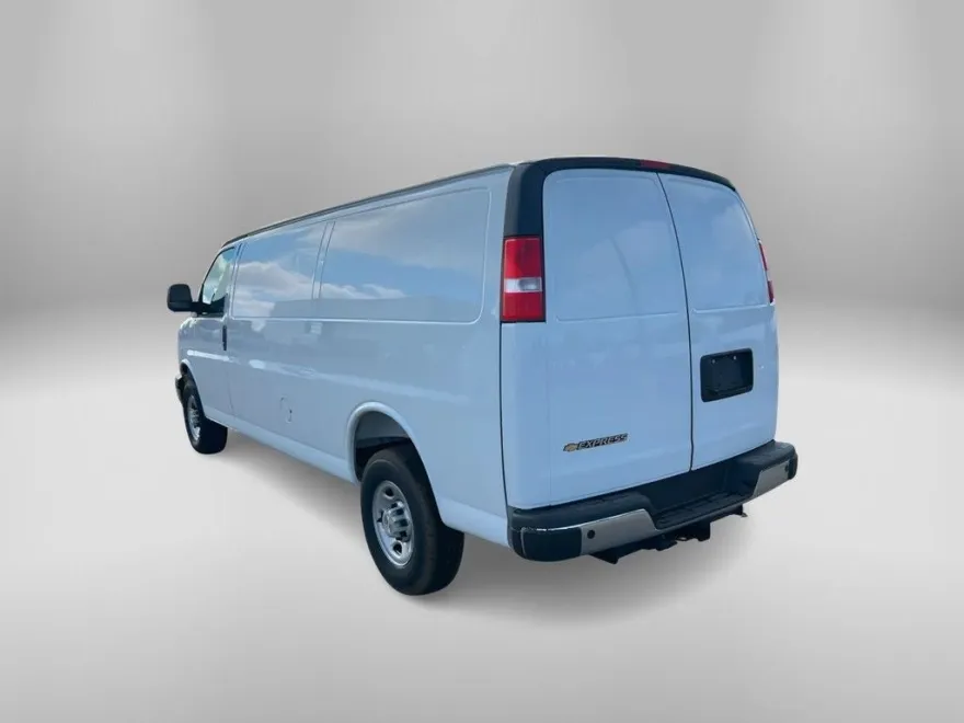 2025 Chevrolet Express Cargo 2500 photo 1