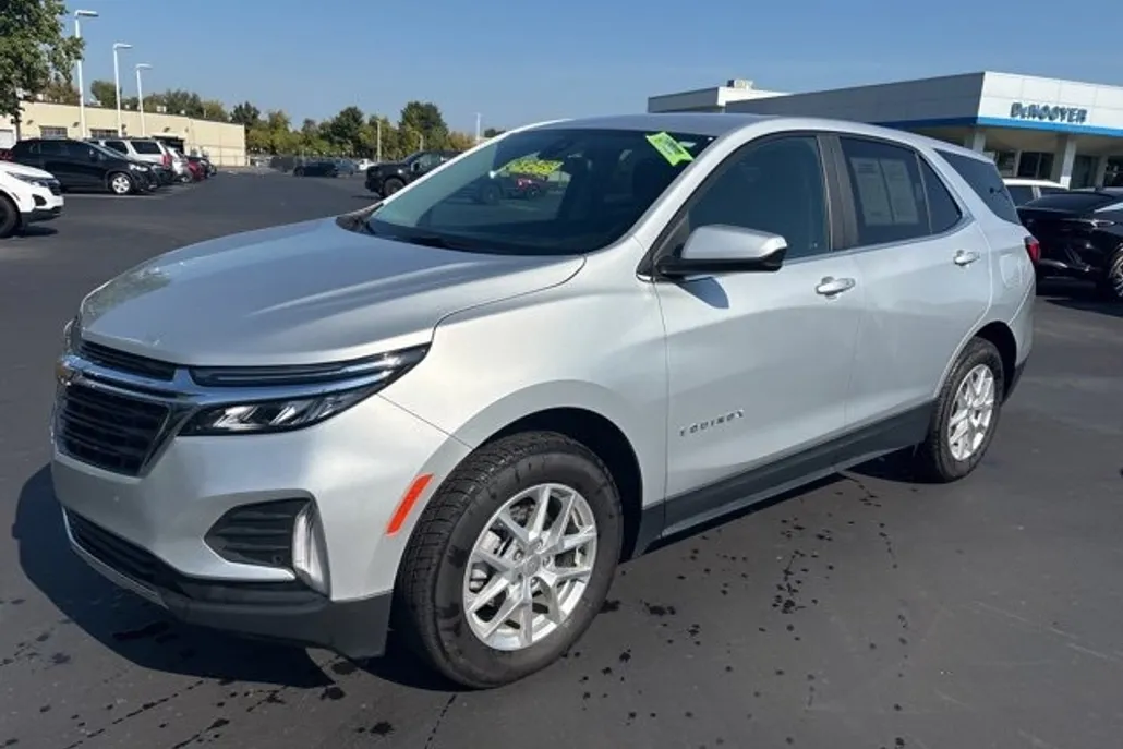 2022 Chevrolet Equinox LT photo 1