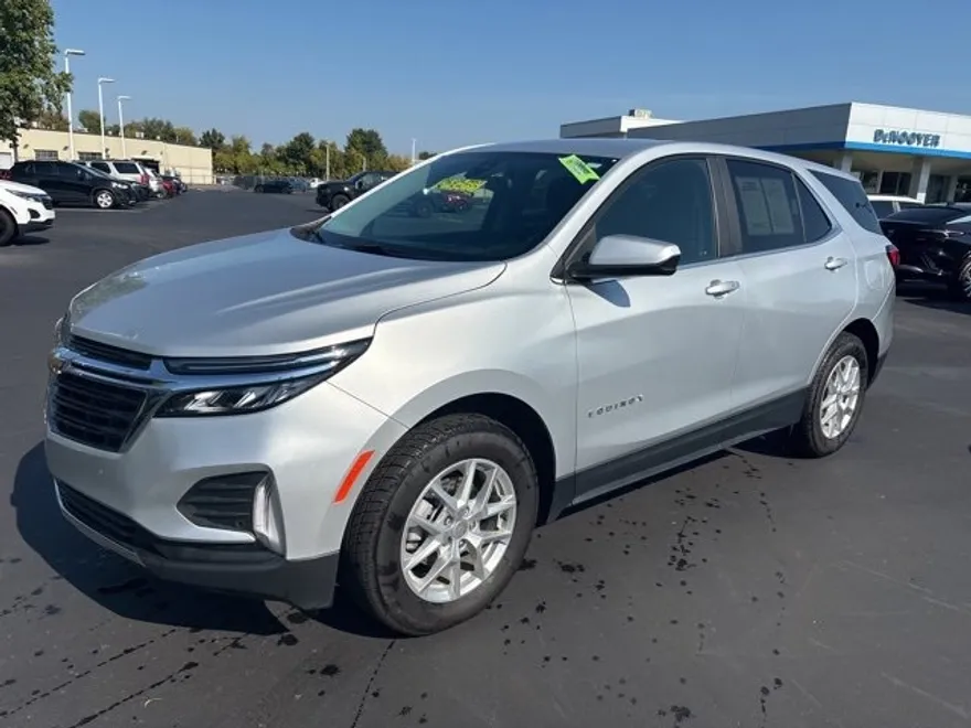 2022 Chevrolet Equinox LT photo 1