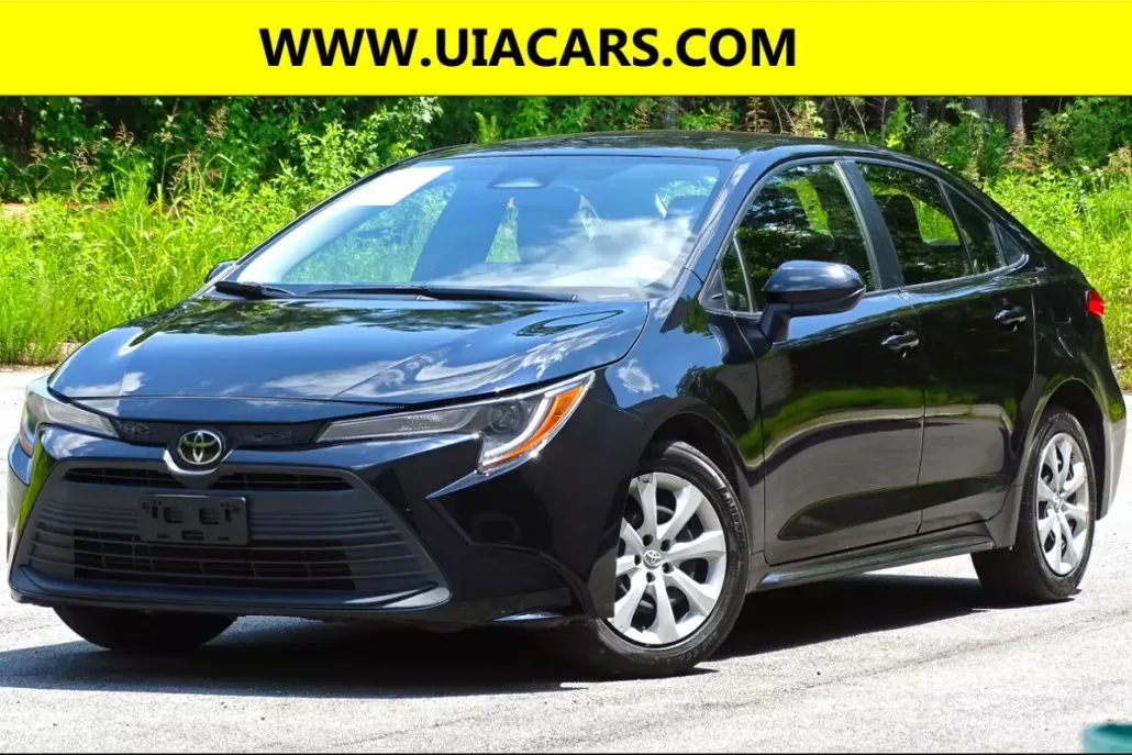 2024 Toyota Corolla LE photo 1