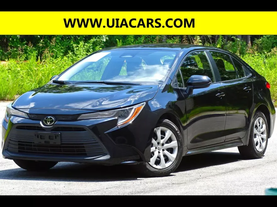 2024 Toyota Corolla LE photo 1